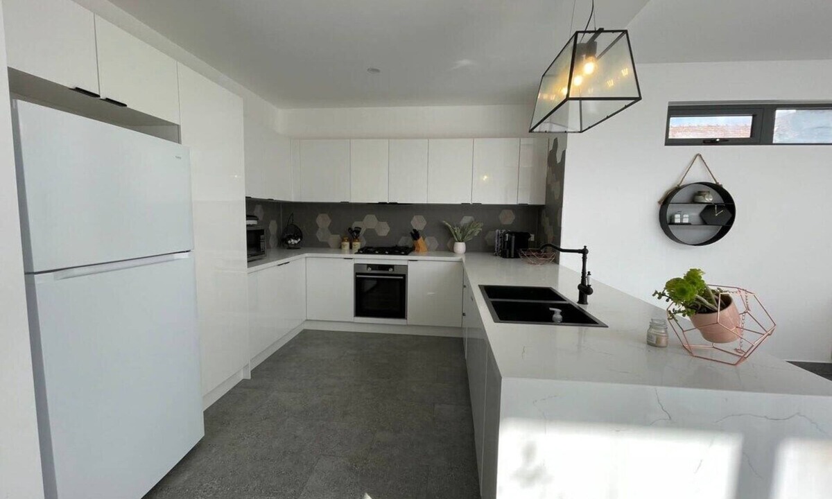 East Geelong House | Evies East Retreat with Spa