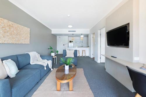 Darwin City Centre Apartment | Exclusive Resort-style Living with Balcony & Pool
