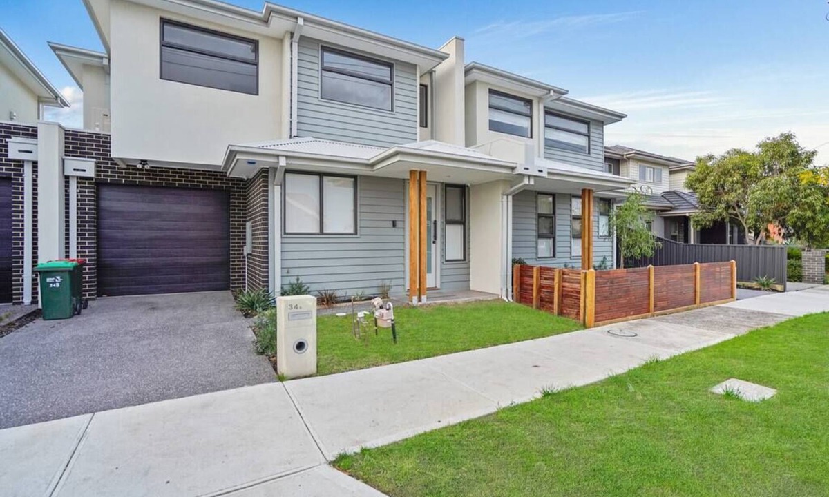 Altona North House | Executive Townhouse Living Perfect Altona Location*