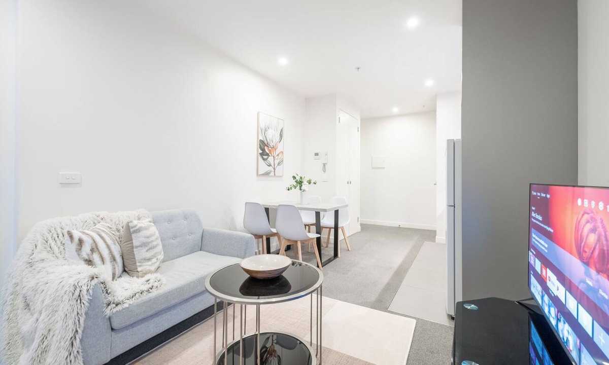 Melbourne Central Business District Apartment | Experience the Heartbeat of Melbourne CBD 1BR
