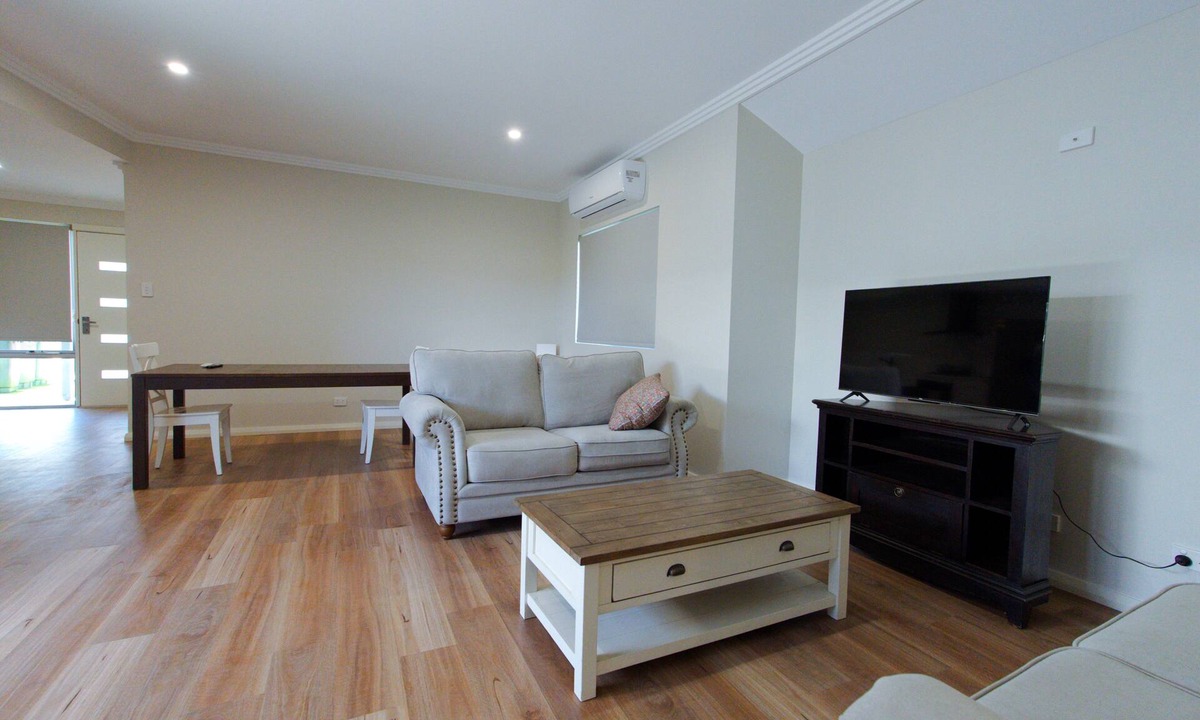 South Bunbury House | Explore the great South West in comfort.