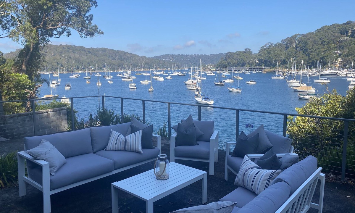 McCarrs Creek House | Extensive views across Pittwater, elegant & stylish