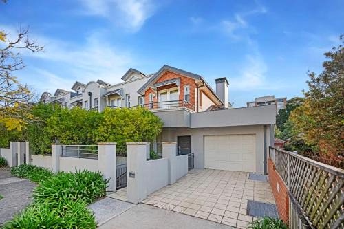 Chatswood Apartment | Family 3BR 2-level Home at Central Chatswood