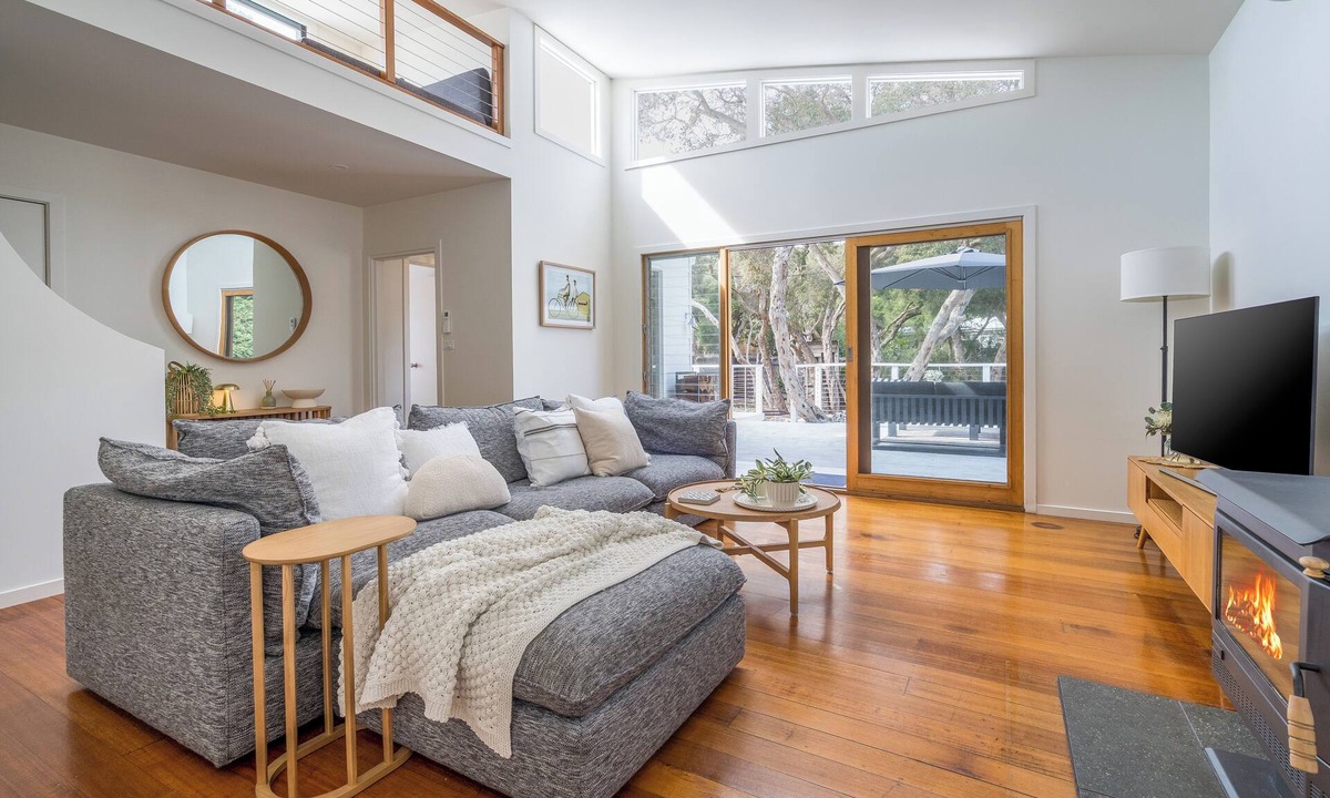 Blairgowrie House | Family and Pet Friendly Oasis with Playground close to Ocean Beaches and the Bay