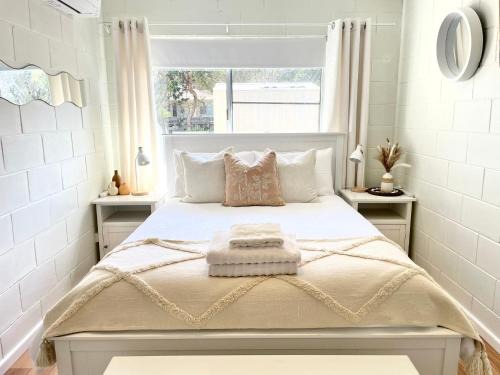 Brooms Head Apartment | Family & Couples Beachside Stay Ocean Glimpses 2 mins walk to the beach