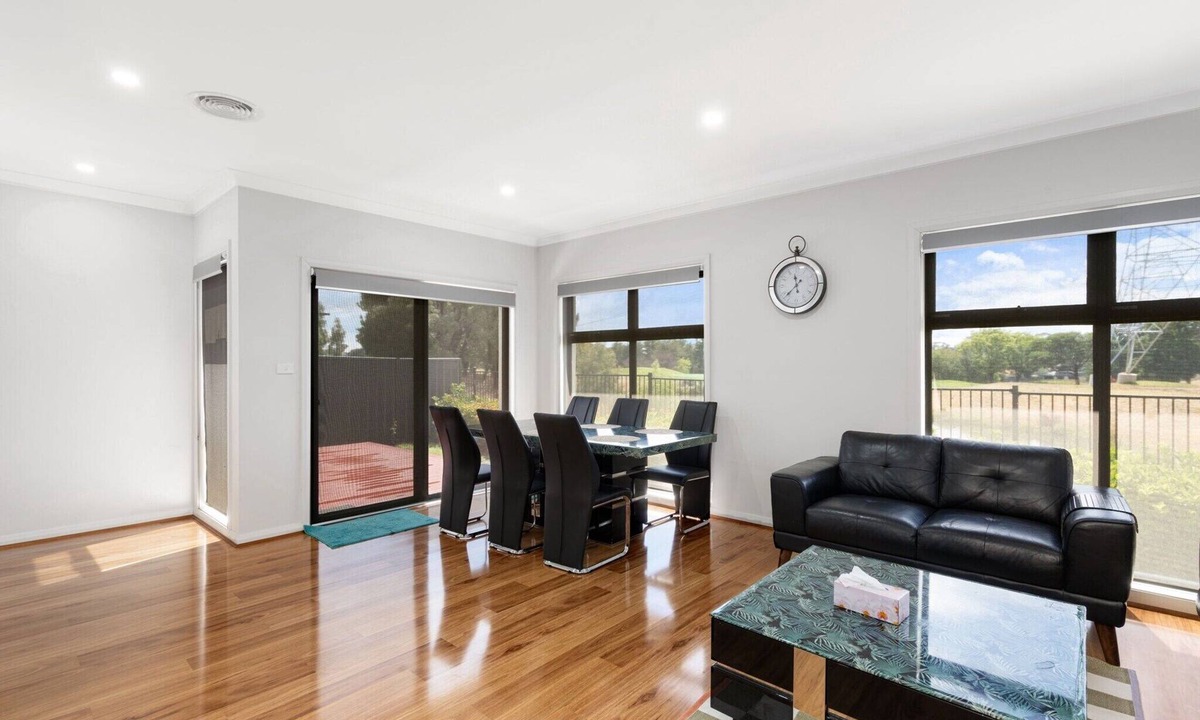 Holt Apartment | Family-Friendly 4-Bed Home with Courtyard