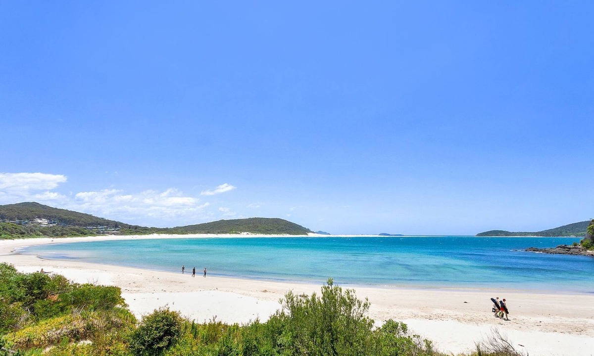 Fingal Bay House | Family Fun Beach Retreat - The Fox Den, Fingal Bay