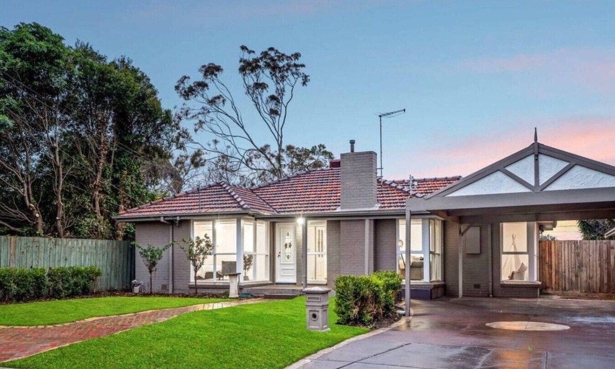 Werribee House | Family Home for 12 in Werribee