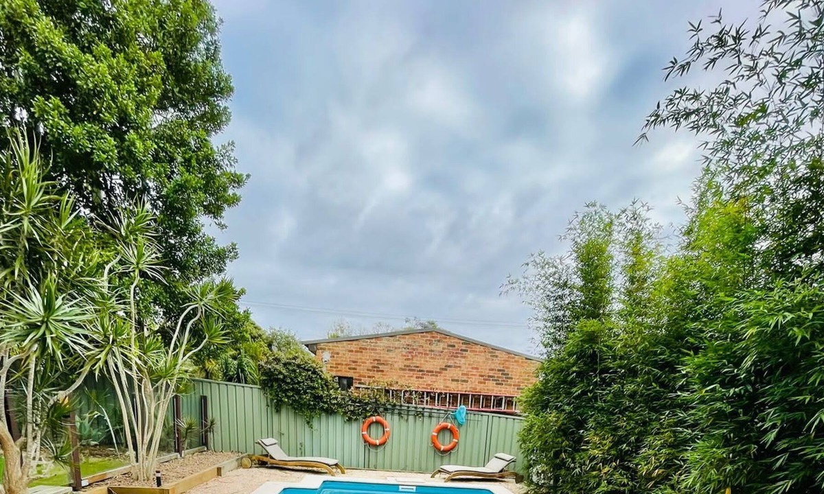 Balcolyn House | Family Lake House with pool