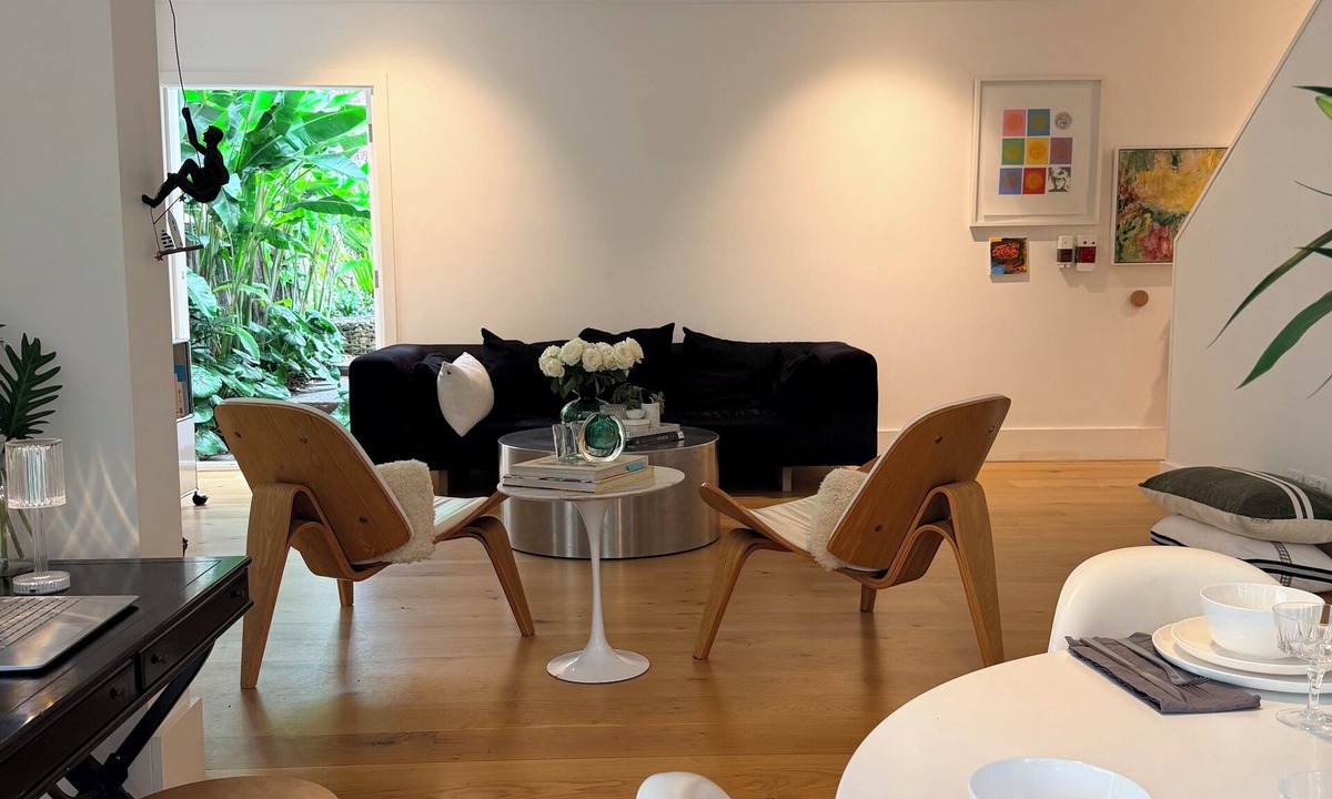 Mona Vale House | Family oasis in central Mona Vale. Walk to shops, parks, restaurants and beach!