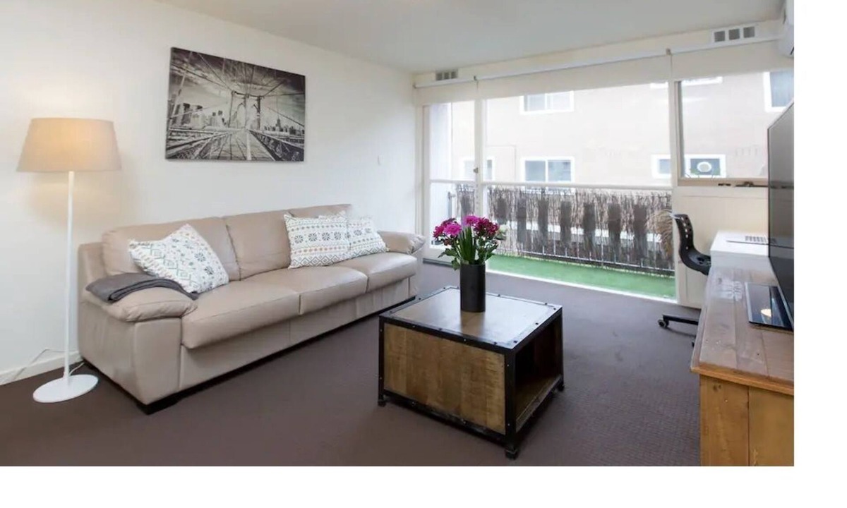 St Kilda Apartment | Fantastic place to explore, relax & enjoy
