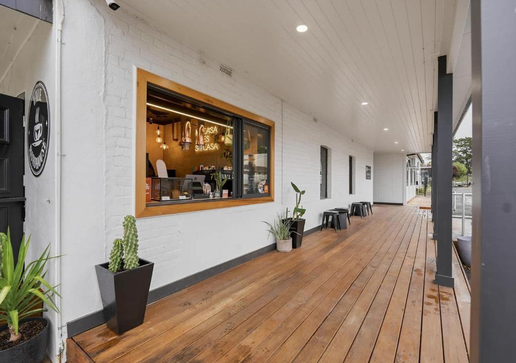 Perthville Apartment | Farmer's Stay Apt 1 - Roadhouse & Renovated Pub