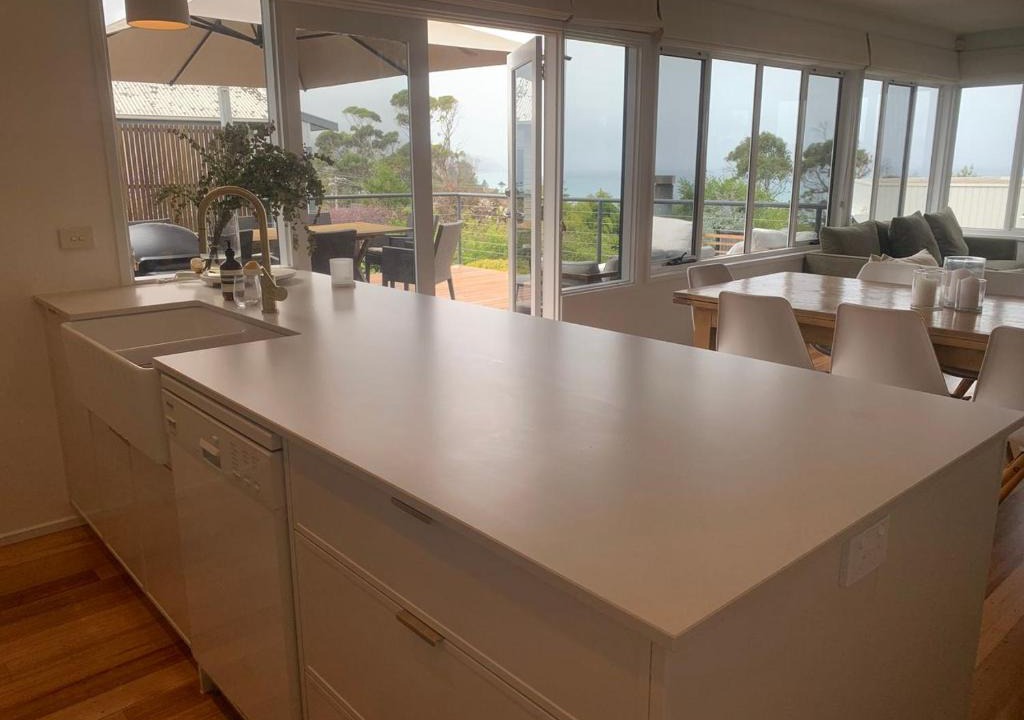 Lorne House | Fern Ocean Views Middle of Town WiFi and Pet Friendly