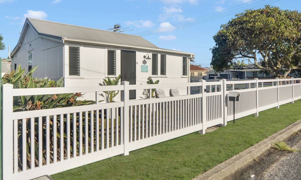 Harrington Cottage | Fisherman's Cottage - Walk to Pub, Club and River!