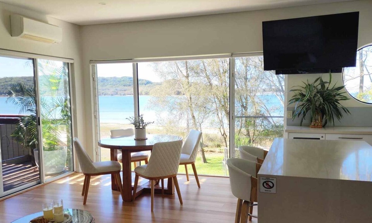 Smiths Lake House | Fishtales On the Lake - Exclusive “Couples Only” Private Waterfront Retreat.