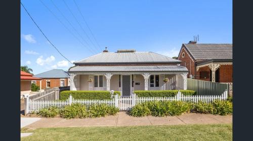 East Tamworth House | Fitzroy House beautifully appointed CBD home
