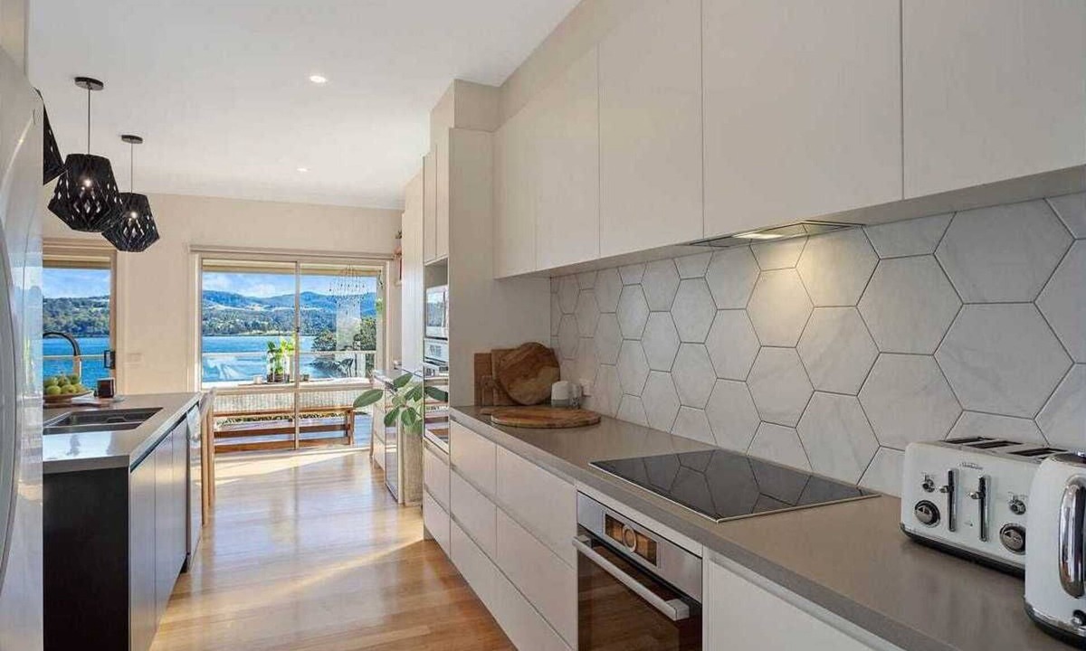 Merimbula House | Five Bedroom House with Pool - Sleeps up to 12