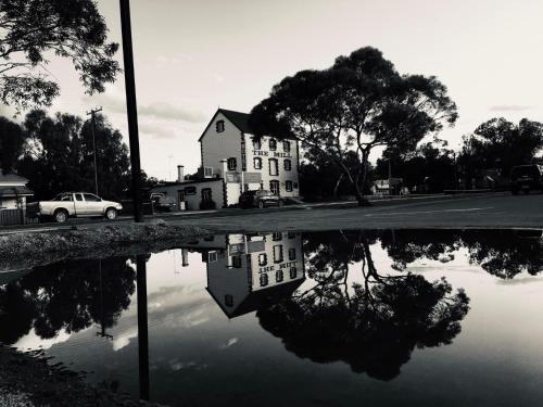 Quorn Hotel | Flinders Ranges Motel - The Mill