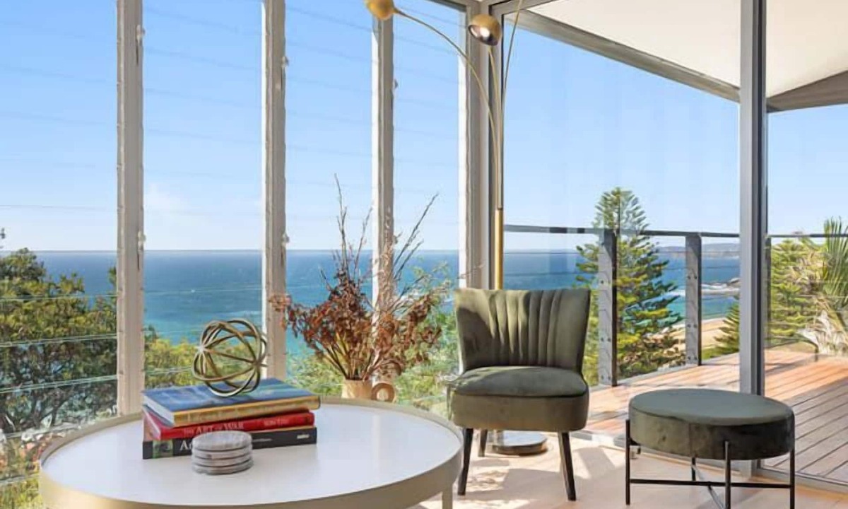 Forresters Beach House | Floating Glass Home | 180° Views, Beach