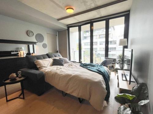 Kingston Apartment | Foreshore apt -sleeps 4 -free parking -WI-FI