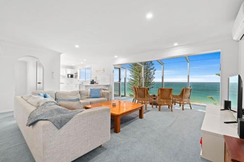 Forresters Beach Apartment | Forresters Dunes - Upstairs