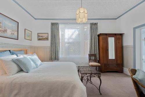 Franklin Bed & Breakfast | Franklin Lodge Huon Valley Iris Room