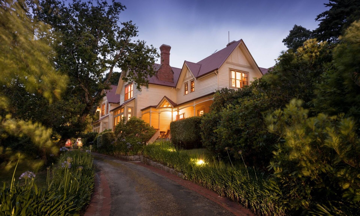 Strahan Hotel | Franklin Manor