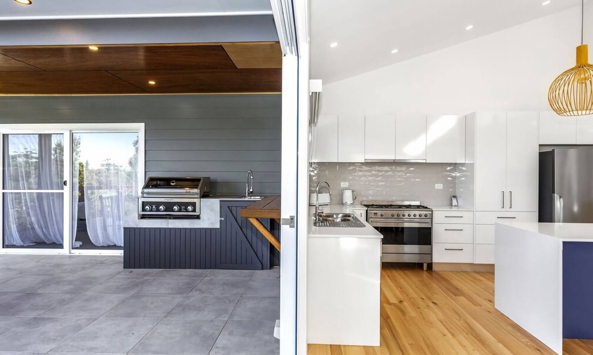 Mollymook Beach House | FREE NIGHT. Pay for 2 stay for 3