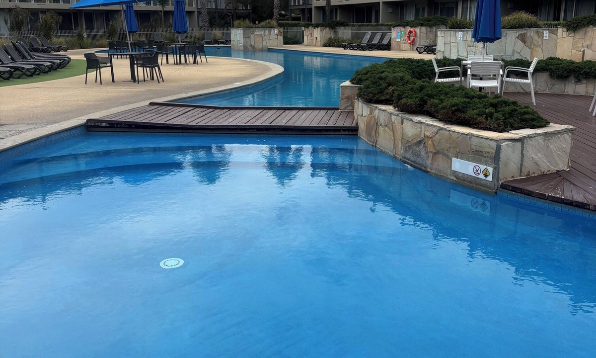 Torquay House | Free resort & easy beach and town access