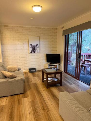 Halls Gap House | Froggys Quarters Cabin 8 Possum