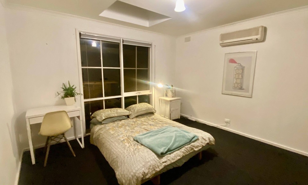 Mount Alexander Shire House | Funky house close to Castlemaine, surrounded by extensive gardens and bushland.