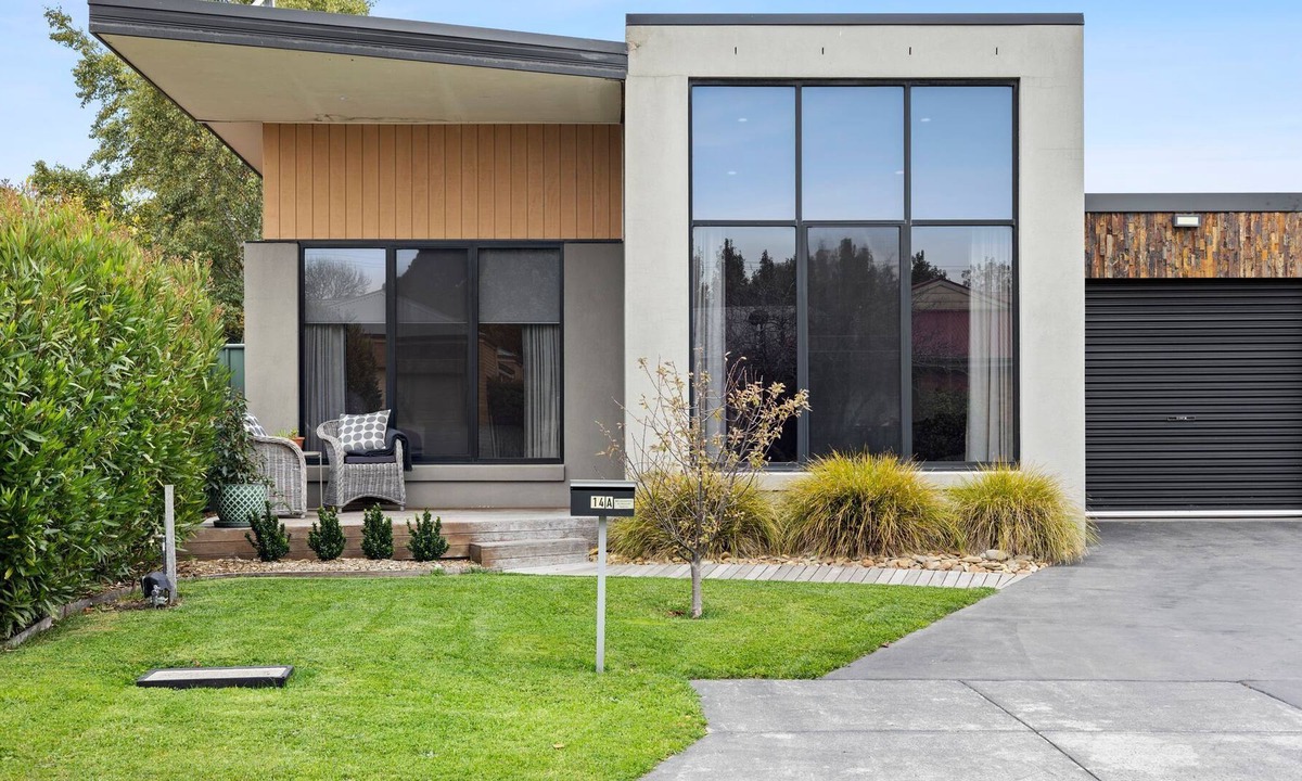 Kyneton House | G E O R G E Beautifully appointed modern townhouse