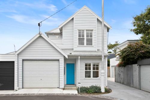 Williamstown House | Galatea Residence Two Minutes to Beach