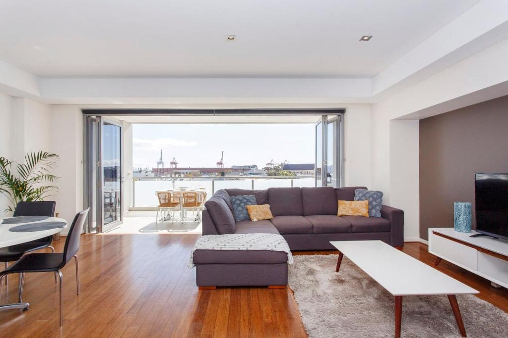 Fremantle Apartment | Gallery On High Pool, Port Views & Free Park