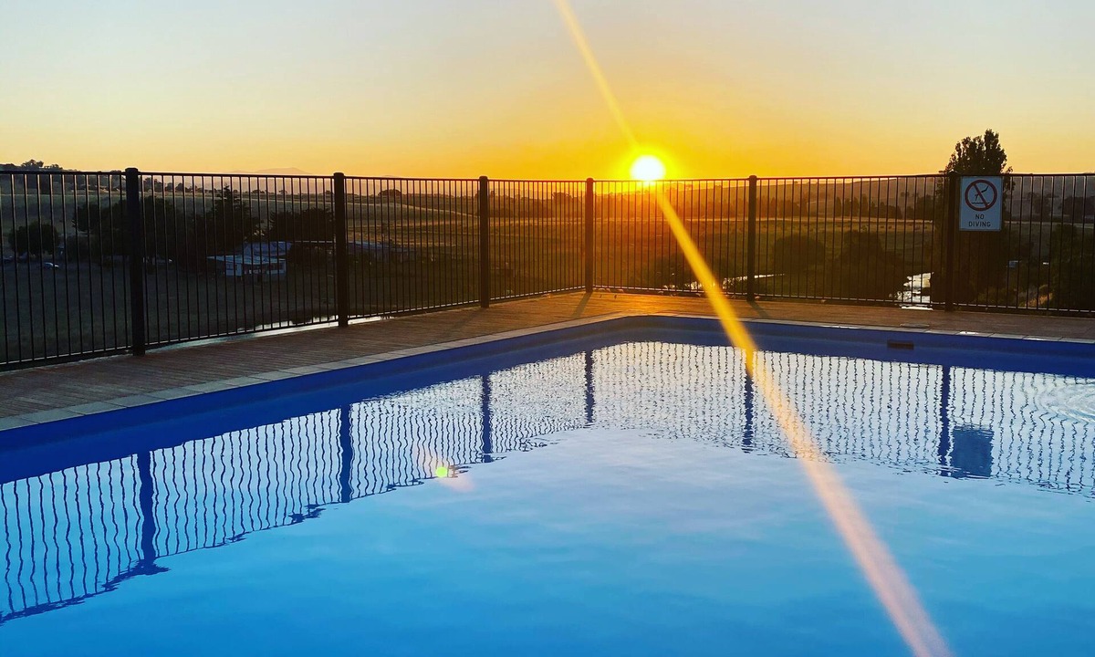 Merrijig Apartment | Gateway to Mt Buller · Stylish Alpine Apartment in the Heart of the High Country
