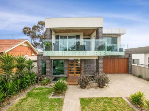 North Shore Villa | Geelong Beach King House