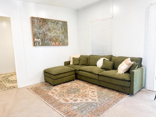 Lightning Ridge House | Gem on Matrix - Hidden Retreat with Deck