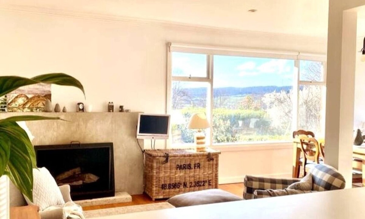 East Launceston House | 'George's' - "home away from home"