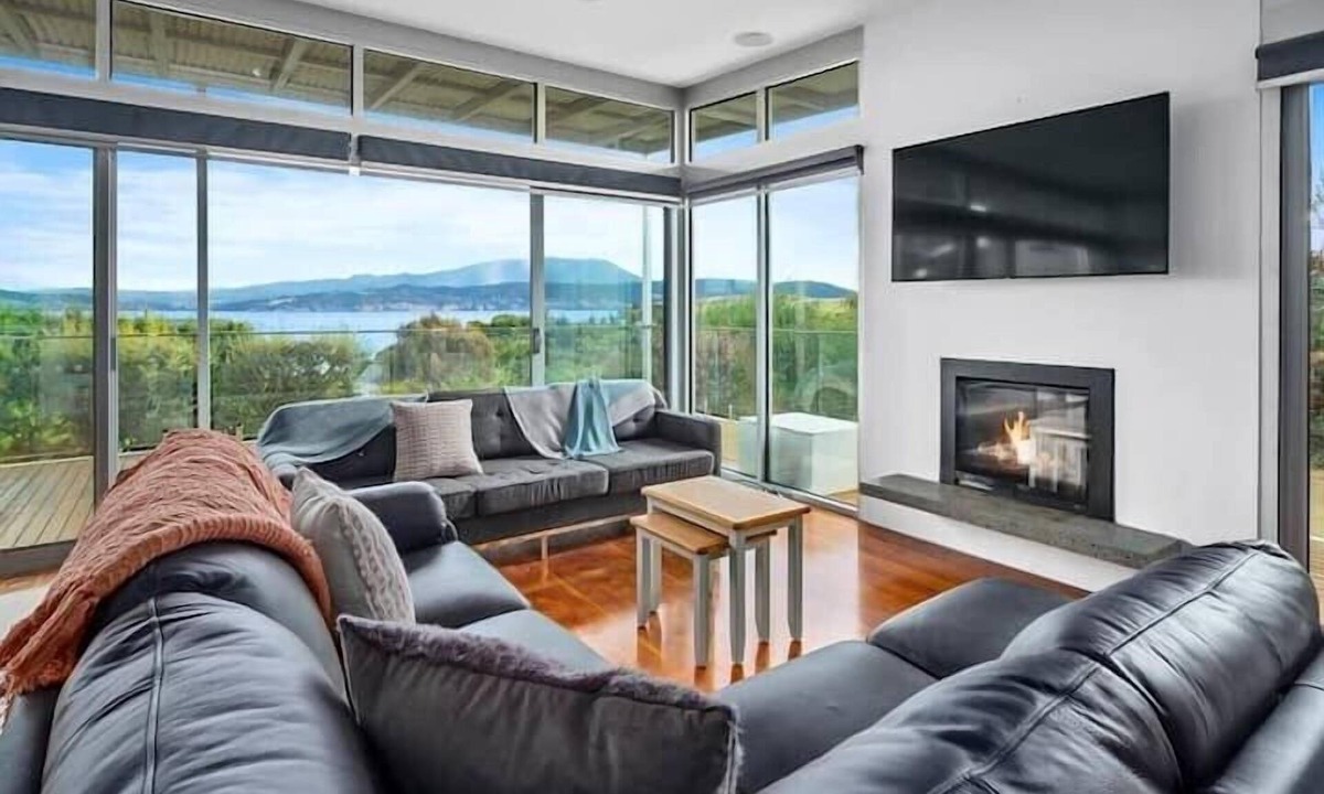 Opossum Bay House | Getaway Hideaway-close to beach Sleeps-8
