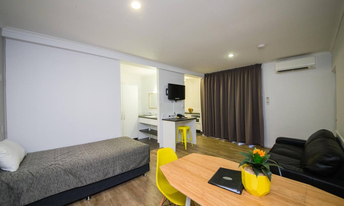 Norman Gardens Hotel | Glenmore Palms Motel