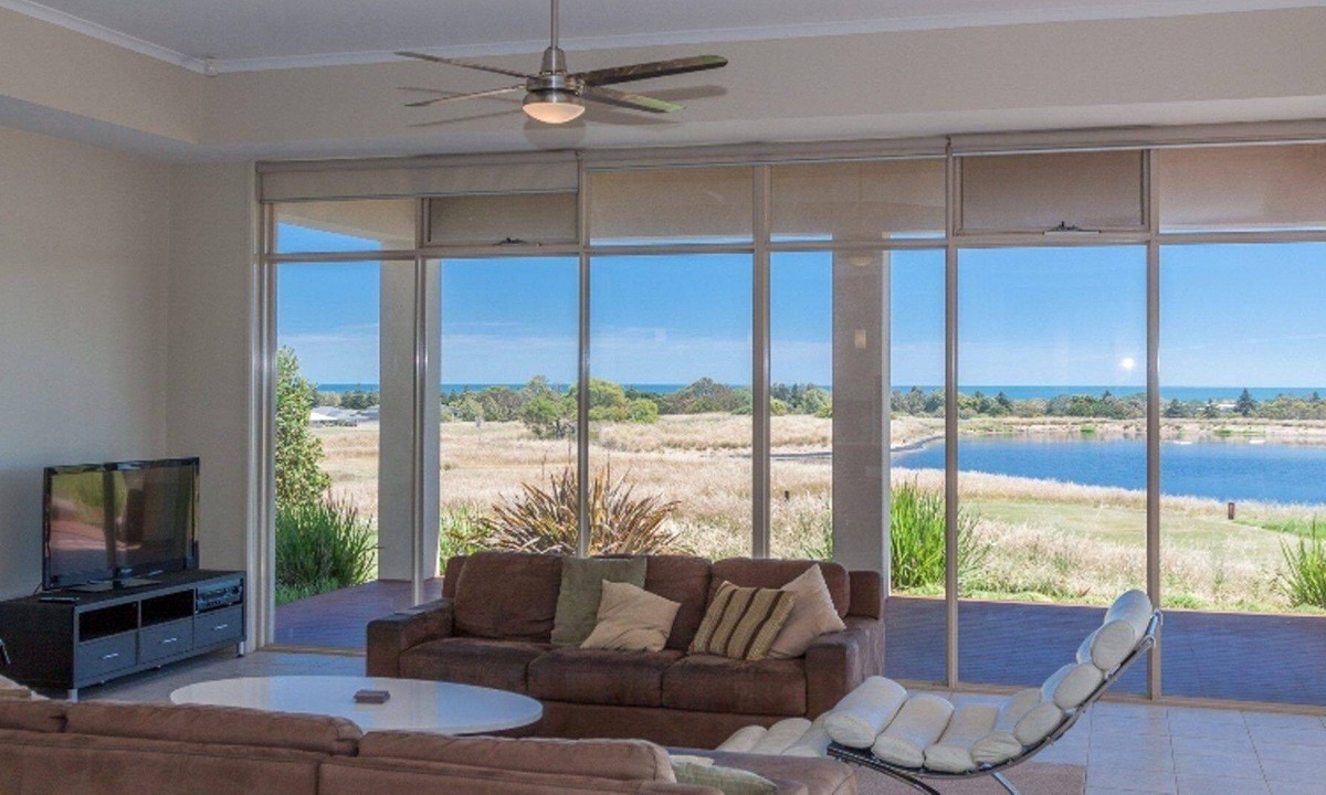 Normanville House | Golfers Paradise (18th Tee) - 52 Huntingdale Drive
