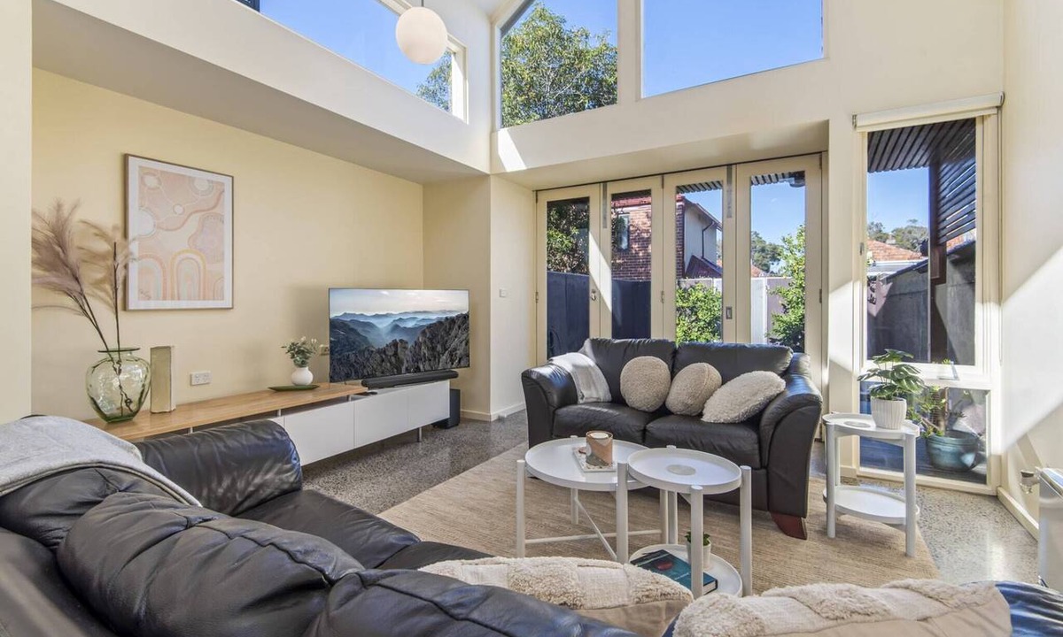 Brunswick Apartment | Gorgeous 2-Bed Victorian Home in Artsy