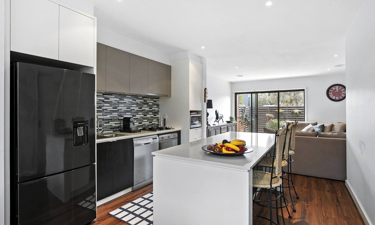 Torquay House | Gorgeous 2 Bedroom Townhouse - Family and Corporate Bookings Only
