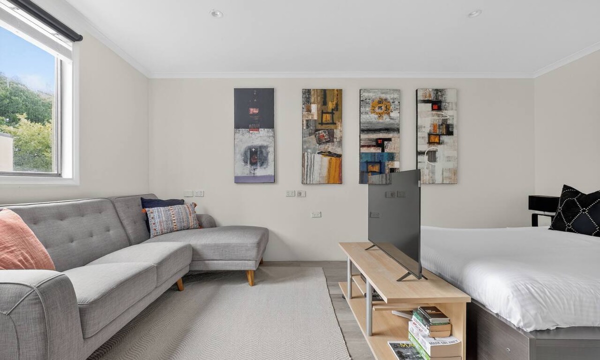 Manly Apartment | Gorgeous Central Studio with Rooftop Pool & Gym