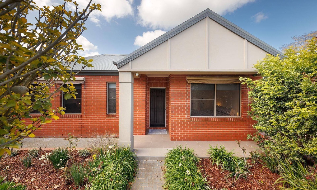 Albury House | Gorgeous Gem on Jones - Comfortable three bedroom home with beautiful interior styling