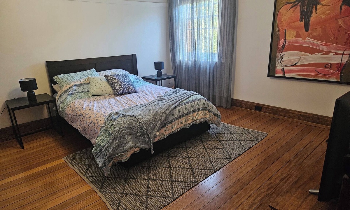 Hobart Central Business District House | Gorgeous renovated duplex in central location. Walk to Salamanca, city & beach.
