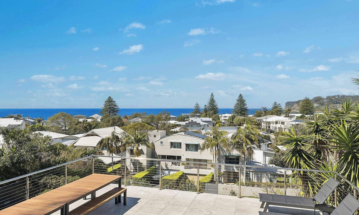 North Avoca House | Grand Home | Ocean Views, Sleeps 13, Beach