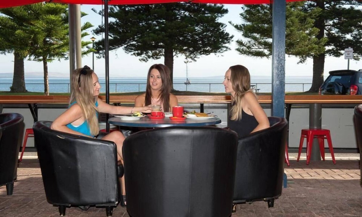 Port Lincoln Hotel | Grand Tasman Hotel