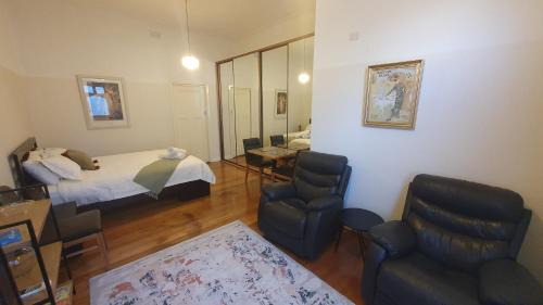 Glenroy Apartment | Grandview Garden Studio