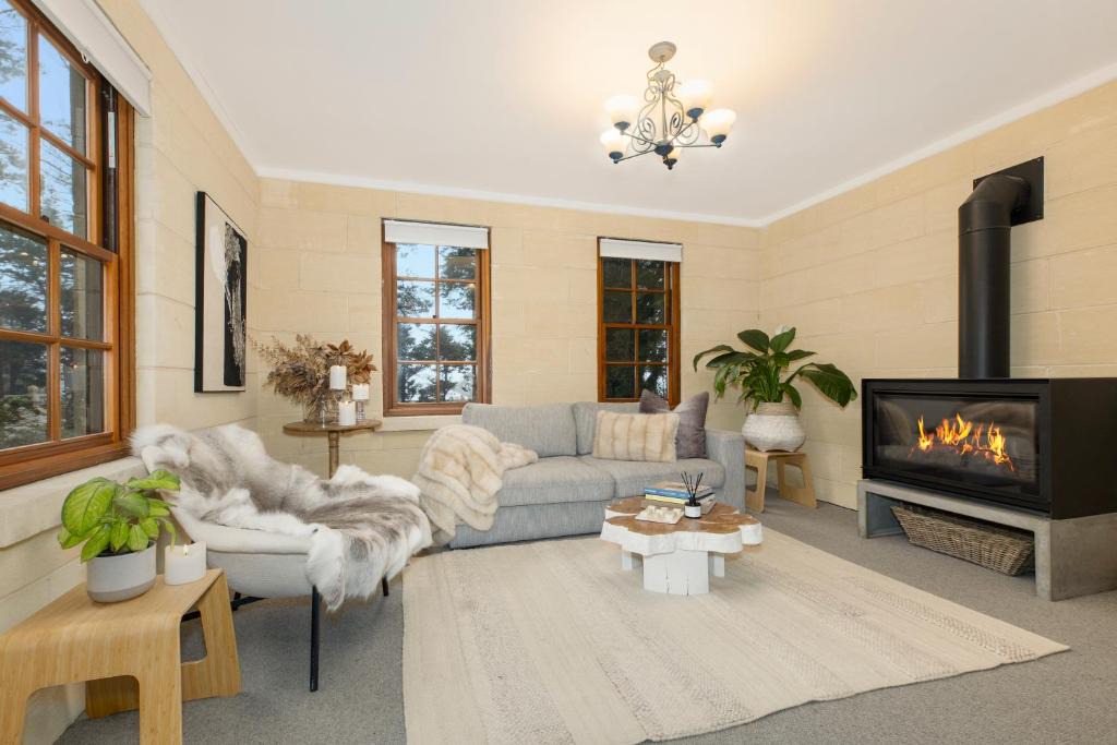 Wentworth Falls Villa | GUEST HOUSE at TABLELAND ESTATE